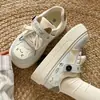Sapatos com Salto para Aumentar a Altura com Sola Grossa Femininos 2026 Novos Tênis Primavera/Verão Fofos Gatinho Sapatos Brancos Mocassins Casuais para Estudantes