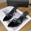 Pantuflas de tacón alto con forma de corazón plateadas estilo francés para mujer, sandalias elegantes de punta abierta para verano, adecuadas para combinar con vestidos, zapatos de tacón de gatito