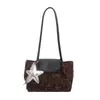 Bolsa de mano ligera de nailon estilo coreano para mujer, nueva colección 2026, gran capacidad, versátil para ir al trabajo, diseño minimalista y se puede llevar bajo el brazo.