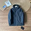 Las chaquetas de plumas para exteriores son imprescindibles para los viajes de invierno, ya que ofrecen tanto un alto volumen como retención de temperatura.. 10641