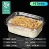 Caja rectangular de plástico transparente con tapa, compartimentada y sellada, para empaquetar ensalada de frutas.