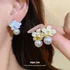 Brincos Stud com Pingente de Flor Pérola Gota de Óleo Prata Francesa Brincos da Moda com Toque de Luxo Brincos com Senso de Design de Nicho Acessórios Versáteis para Orelha