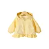 Casaco Infantil Amarelo Creme com Bolso Estrela, Novo Casaco com Capuz para Bebês para Primavera e Outono com Acabamento de Babados, Roupa Fofa para Crianças Pequenas