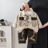 Conjunto de Ropa de Primavera para Niños 2026 Nuevo Estilo Infantil Ropa Elegante de Primavera y Otoño para Niños Conjunto de Tres Piezas Pintado en Spray