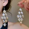 Brincos Redondos Estilo Europeu e Americano Agulha de Prata, Modernos e Elegantes para o Dia a Dia, Brincos de Tarraxa Exquisitos com um Toque de Luxo Leve e Sofisticado, Acessórios de Orelha Femininos Simples e Versáteis