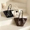 Bolso tote de moda para mujer, diseño plisado de alta gama, nuevo bolso de hombro casual más vendido, gran capacidad, bolso de mano versátil, venta al por mayor