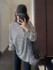 Estilo casual, playera base a rayas con hombros caídos, top tipo camiseta holgado y estilizado de manga larga para mujer, nuevo modelo otoño e invierno H081708