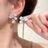 Pendientes de borlas de hojas francesas con perlas grises claras brillantes, pendientes de temperamento fresco de alta calidad para otoño e invierno, todos a juego