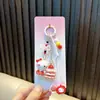 Lindo llavero con forma de gato, perfecto como un dulce accesorio para bolsos, mochilas o como un pequeño regalo para niñas. Disponible para venta al por mayor