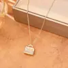 Luxo Leve e Sensação de Alta Qualidade, Colar com Pingente de Bolsa de Zircônia Ultra Brilhante, Design Exclusivo, Moderno, Exquisite, Versátil, Corrente Elegante para Clavícula