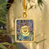 Fornecimento Direto da Fábrica Xizang Cor Dourada Caixa Thangka Dragão Quinto Mestre Deus Amarelo da Riqueza Pingente Colar Thangka Pingente de Buda para Levar na Mão