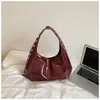 Bolso de hombro de luna tachonado con diseño de nicho estilo coreano, nuevo estilo moderno y genial 2026, bolso de mano con correa ancha para el hombro, bolso de axila