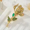 Broche de Tulipa Elegante Vintage Feito de Liga de Cobre com Banho de Ouro Real, Micro-Incustado com Zircônio, Atmosfera de Luxo Leve, Broche Feminino Exquisito