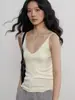 Elegante camisola de punto con escote en V y encaje para mujer, nuevo top casual versátil de color liso ajustado para el verano 2026