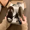 Salto escondido~sola macia versátil sapatos de treino alemães para mulheres, estampa de leopardo, bico redondo, cadarços duplos, casuais e confortáveis, tênis de outono
