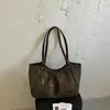 Bolso de Terciopelo Gamuzado para Mujer 2026 Nuevo Estilo Tendencia Otoño Gama Alta Retro Bolso de Mano para Viajes Cotidianos Bolso de Hombro de Gran Capacidad