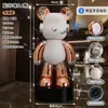 Ornamento de Chão Gigante Extra Grande (1,85m) de Urso Cartoon DJ com Strass e Vidro para Decoração de Interiores de Hotel e Pousada