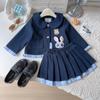 Traje para Niñas Primavera y Otoño Nuevo 2025 Chaqueta Estilo Conejo de Dibujos Animados Pantalones Culotte Plisados Estilo Coreano Estilo Preppy Conjunto de Dos Piezas