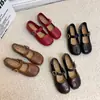 Zapatos Mary Jane para mujer con diseño de punta dividida sintética, con tacón oculto, para la temporada de otoño 2026, en un estilo suave, de inspiración francesa y retro