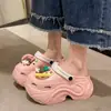 Calzado Exterior Grueso de Dibujos Animados con Suela Gruesa Zapatos Cueva Tacón Súper Alto para Mujer 9.5CM Vestido de Verano Chanclas Baotou de Playa