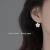 Pendientes de Flor Esmerilada Nuevos Explosivos Versátiles Elegantes Estilo Ins Tachuelas Ligeras de Lujo Pendientes para Mujer de Gama Alta de Nicho