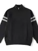 Suéter retrô americano com meio zíper e gola alta, estilo old-money, design de três listras, versátil, feito com fleece polar quente, suéter clássico para homens