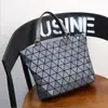 Bolsas Bolso de Mano para Mujer 2025 Nuevo Bolso de Hombro Cruzado Acolchado Moda Japonesa y Coreana Tendencia Color Cambiante Luminoso Bolso de Viaje
