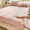 Sábanas Ajustables de Terciopelo de Leche para Temporada 2025 Nuevo Diseño Jacquard de Onda de Agua Forradas de Vellón Engrosadas Cálidas y Resistentes al Frío Sábanas de Cama Todo Incluido