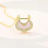 Collar de Cadena para Clavícula Femenina, Estilo Chino de Lujo Ligero, con Cierre de Ruyi V-Gold de Alta Retención de Color, Madreperla, Doble Cara, Usable