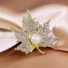 Broche de Flor de Gama Alta Estilo Coreano, Exquisito y Elegante, Lleno de Pedrería, Pin Antiexposición de Perlas, Accesorio de Ropa Moderno y Sencillo