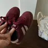 Sapatos Infantis Aishang Meng Modelo Novo Primavera 2025 Tênis Casuais de Camurça com Solado Macio para Meninos Tênis Casuais da Moda