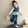 Conjunto de três peças jeans de abotoamento duplo estilo coreano para meninas, nova coleção primavera/outono 2026, roupa moderna e estilosa para meninas pequenas
