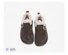 Zapatos de algodón para niñas, nuevo estilo invierno 2026, zapatos cálidos de forro polar y engrosados estilo Birkenstock para niños, botas de nieve para niños, mocasines