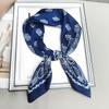 Pañuelo Cuadrado Pequeño de Imitación Seda con Estampado de Cadena Retro 70cm Pañuelo de Seda para Mujer Bufanda Decorativa Profesional Cinta para el Cabello