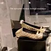 Zapatos Estilo Mom Uva Primavera 2026 con Tacón Oculto de 2 cm, Bloqueo de Color Inspirado en Chanel, Puntera Cuadrada, Acolchados, Correa Única para Mujer