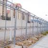 Cerca Sprayada de Plástico Cerca Externa Arame Farpado Isolamento Cerca Centro de Detenção Proteção Tipo Y Defesa Cerca de Arame Impregnada com Plástico