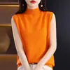 Colete de tricô estilo retrô com mangas, combinado com uma blusa de base fina para sobreposição, com gola alta discreta, para mulheres no outono e inverno.