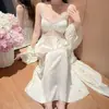 Pijama de Seda de Hielo, Conjunto de Dos Piezas de Camisón Estilo Pura Pasión para Mujer, Sexy Camisón de Tirantes de Verano, Ropa de Casa Dulce con Encaje