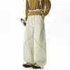 Pantalones deportivos negros para hombre con costuras de contraste, diseño cruzado, pierna ancha, cintura elástica con cordón, corte holgado, caída fluida, estilo deportivo, largo hasta el suelo para hombres jóvenes