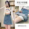 Saia Jeans Azul Claro com Fenda para Mulheres Verão 2025 Fina Cintura Alta Pequena Linha A Cobre o Quadril Saia Curta Anti-Exposição