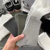 Meias de Basquete Masculinas para Primavera, Meias Masculinas de Algodão em Estoque, Meias Esportivas Longas de Cano Médio Cor Sólida Tendência, Adequadas para Todas as Estações