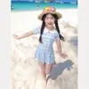 Maiô infantil com gola de boneca verão novo estilo saia de natação xadrez de secagem rápida maiô vestido para crianças de meia-idade e grandes moda praia infantil