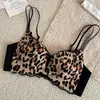Sutiã sexy com estampa de leopardo e decote V profundo para mulheres, bustos pequenos são realçados e feitos para parecer maiores, com enchimento espesso, lindo design nas costas, alças cruzadas e alças finas brilhantes