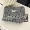 Venta de liquidación de bufandas con 40% de descuento en un puesto, bufandas largas y cortas de hilo de felpa tejido cálido para otoño e invierno en oferta