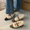 Zapatos peludos de punta estilo coreano de moda, mules cálidos retro de tacón bajo con correa de hebilla poco profunda para mujer Otoño e Invierno 2026