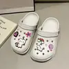 Sapatos Furados Femininos 2026 Novo Estilo Coreano Tendência Ins Fofos Fechados na Ponta Sandálias Antiderrapantes para Exterior Sapatos de Praia de Verão Sola Grossa
