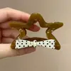 Pinza para el cabello de tamaño mediano de lunares blancos y negros estilo francés, diseñada para la parte trasera de la cabeza, un accesorio para el cabello nuevo y elegante con un aspecto sofisticado y con estilo