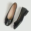 Zapatos de piso planos de boca poco profunda de comercio exterior europeo y americano al por mayor para mujer 2026 Nuevo Otoño Punta Redonda Mary Janes con Falda