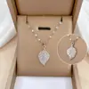 [Aço titânio corpo inteiro] um simples e rico em folhas estilo forno de incenso colar de ouro real feminino Ins Rede social acessórios de corrente para clavícula