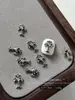 1000 piezas Plata Antigua Cruz Arte de Uñas Aleación Adornos Estilo Oscuro Punk Flor Decoración de Uñas Bolsa Completa Personalizado Venta al por Mayor
